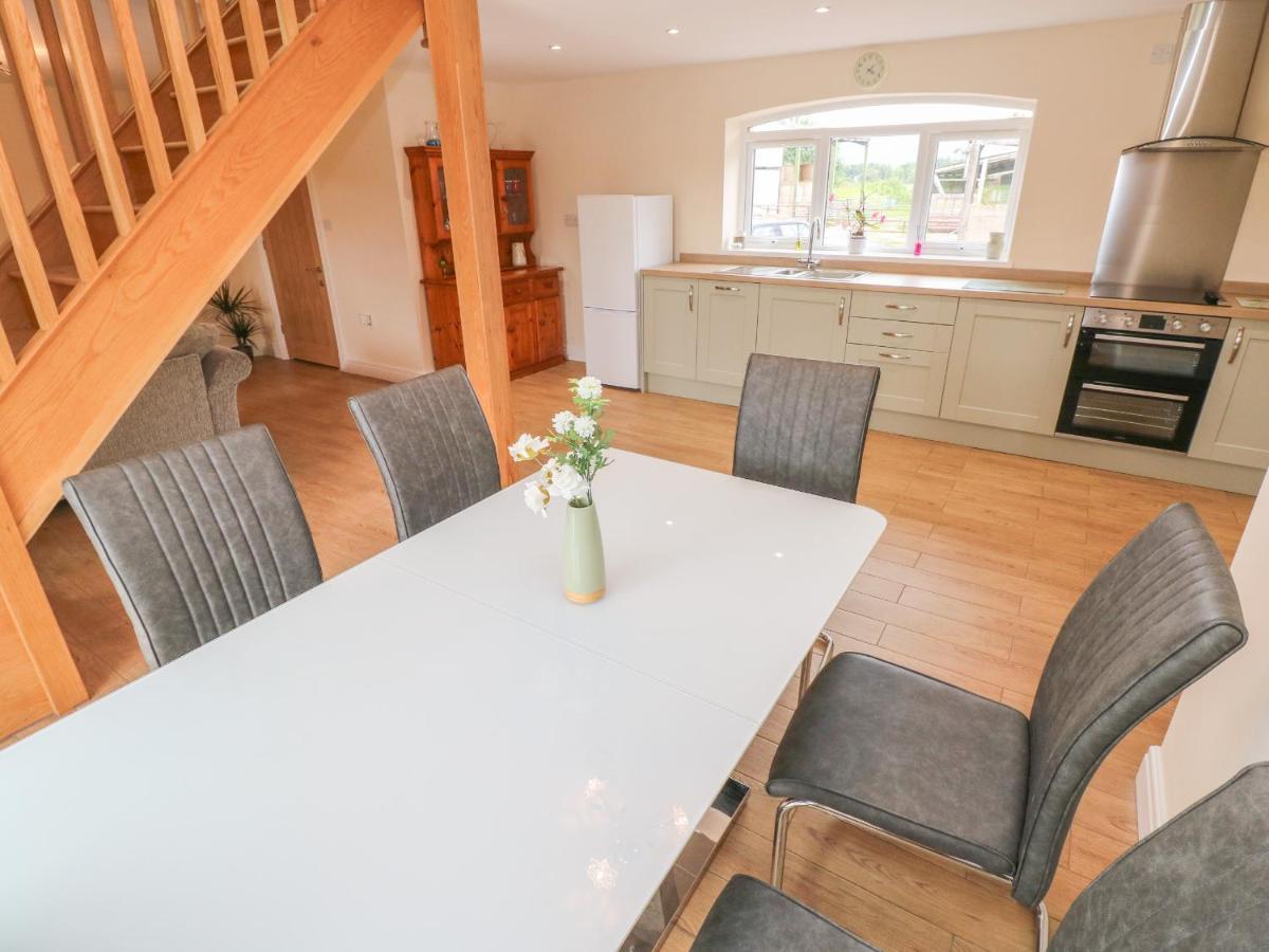 Woodpecker Barn Villa Pontyclun Kültér fotó